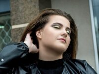 Lora_Louise's Offline Chat Room
