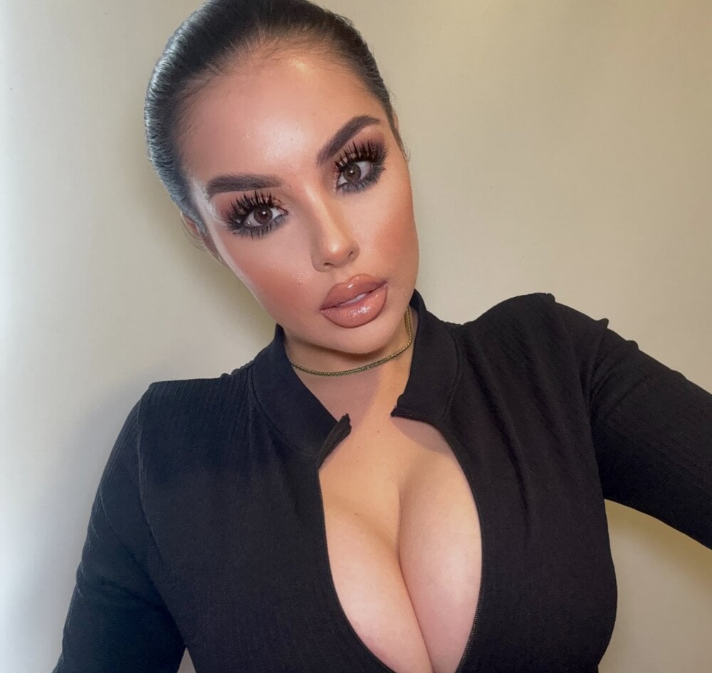 alirawrz from stripchat