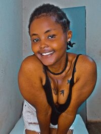 BrownskinSexy's Offline Chat Room
