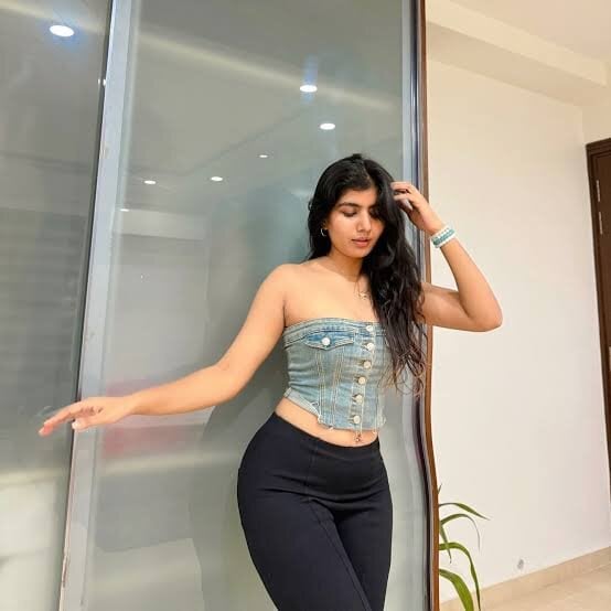 Hot_pyaari
