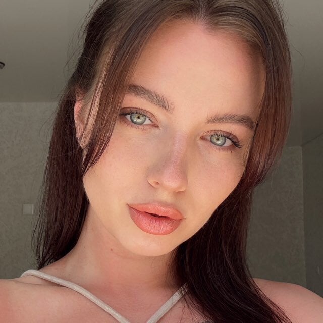 elivecams.com jenishubov livesex profile in granny cams