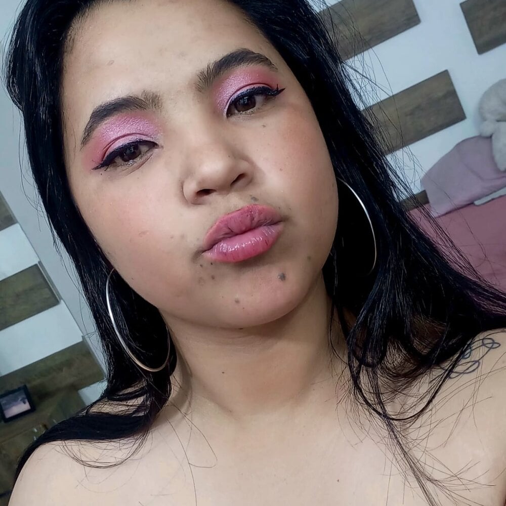 elivecams.com emilygracee livesex profile in black-eyes cams