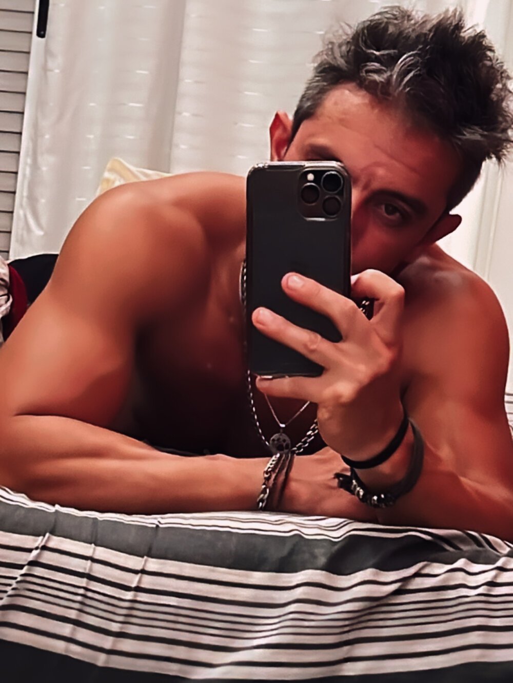 victorxxx2401 from stripchat