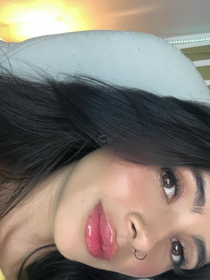 sexlivecamsites.com katialips livesex profile in in-a-rose-garden cams