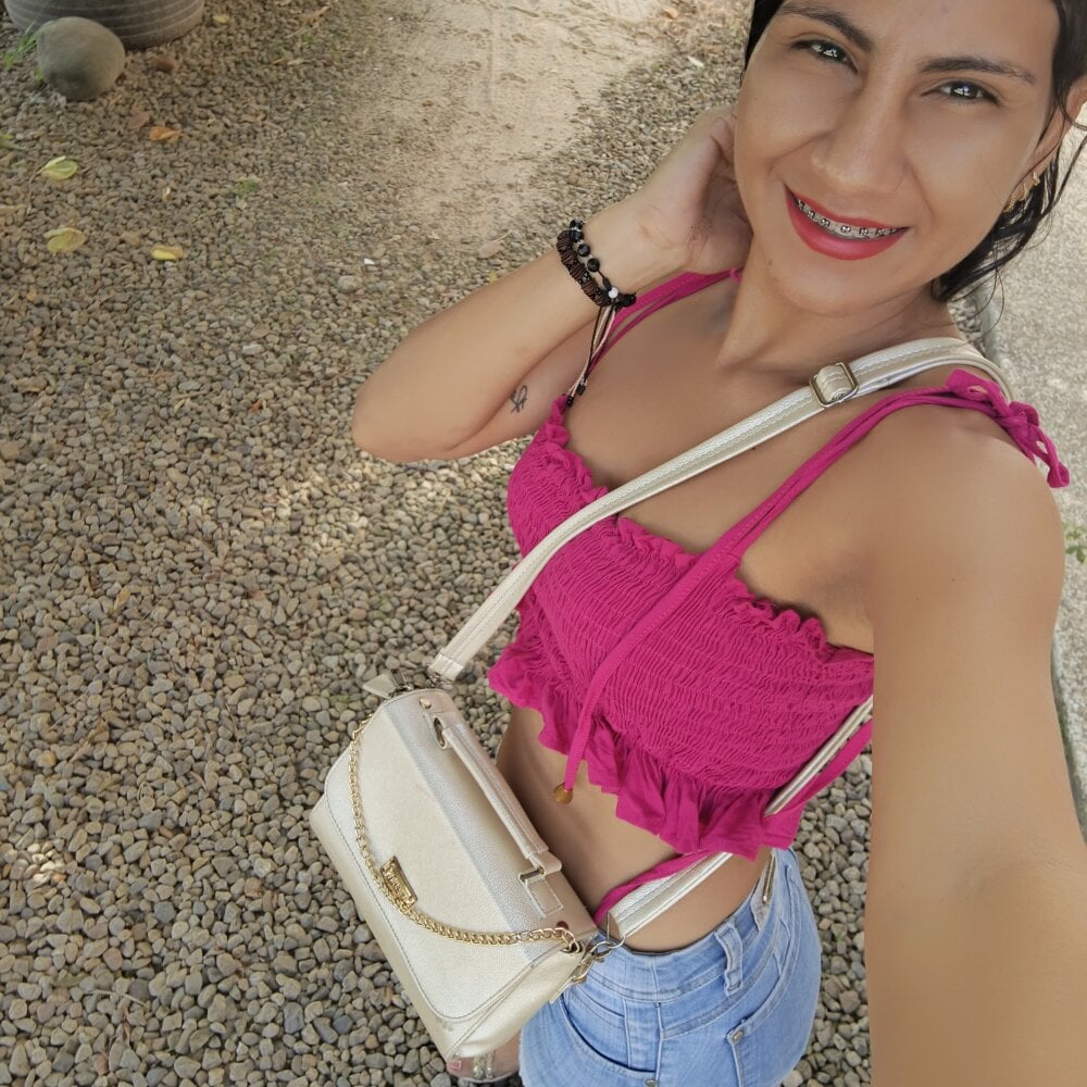 elivecams.com Lucyfoox livesex profile in the-best-country cams