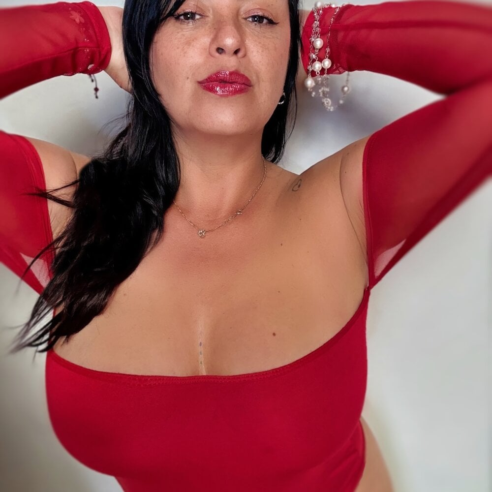 Clara_Hot_Milf's Offline XXX Chat
