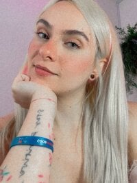 biondaesplosiva's Offline Chat Room