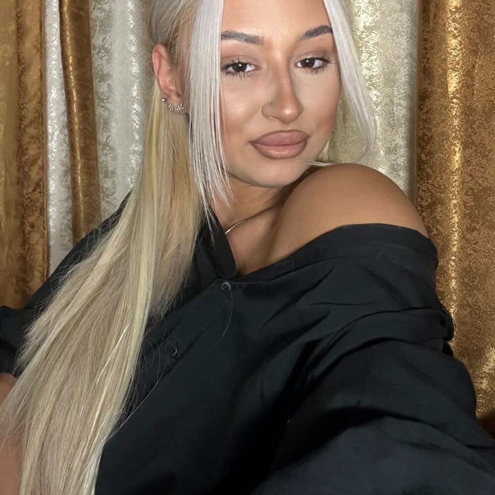 stripchat Kyliee_one Live Webcam Featured On sexcam3d.net