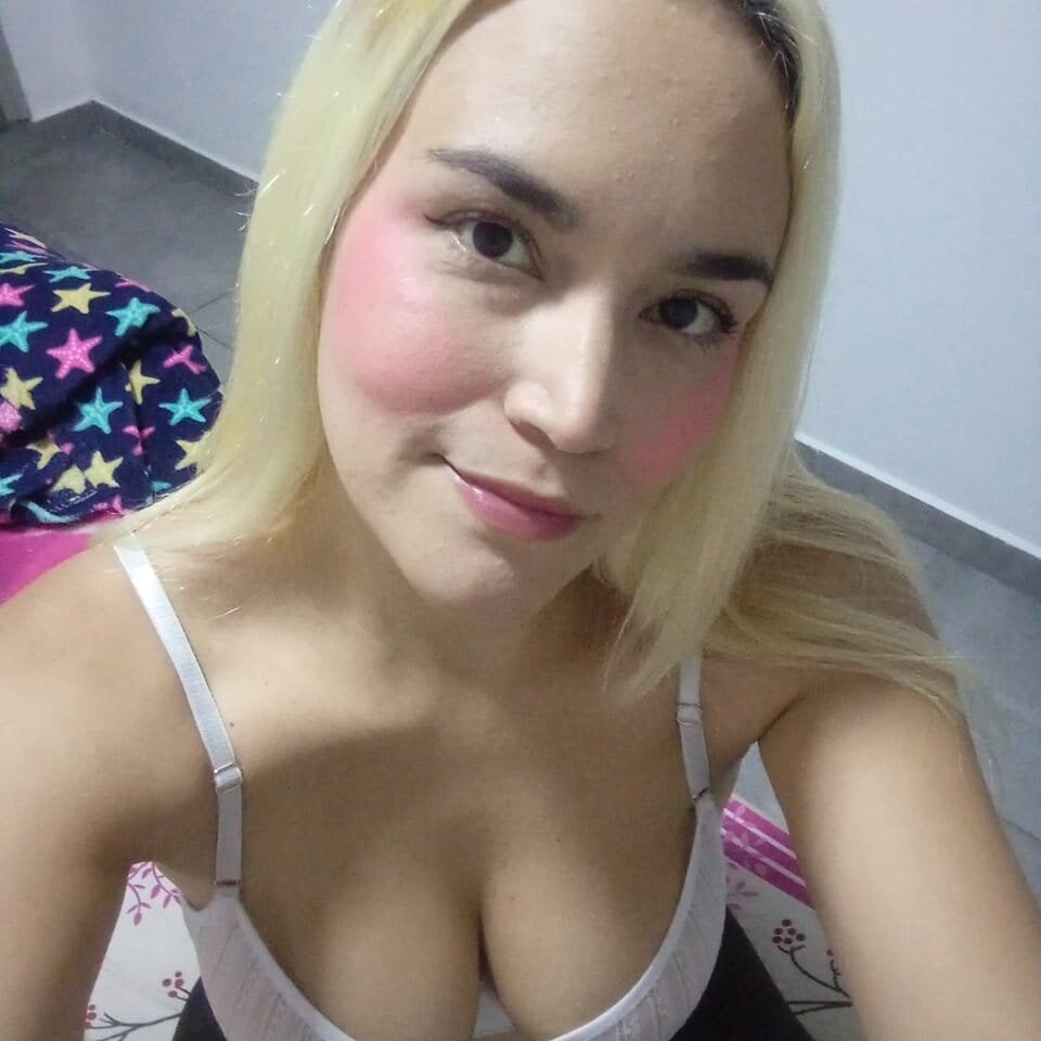 alezzafox__ live cam model at StripChat