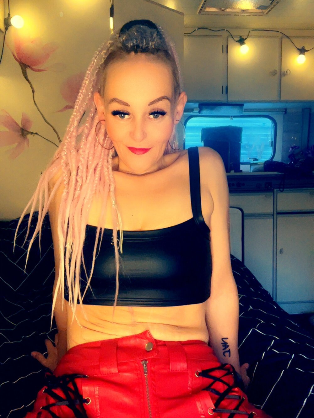 Petite Housewife