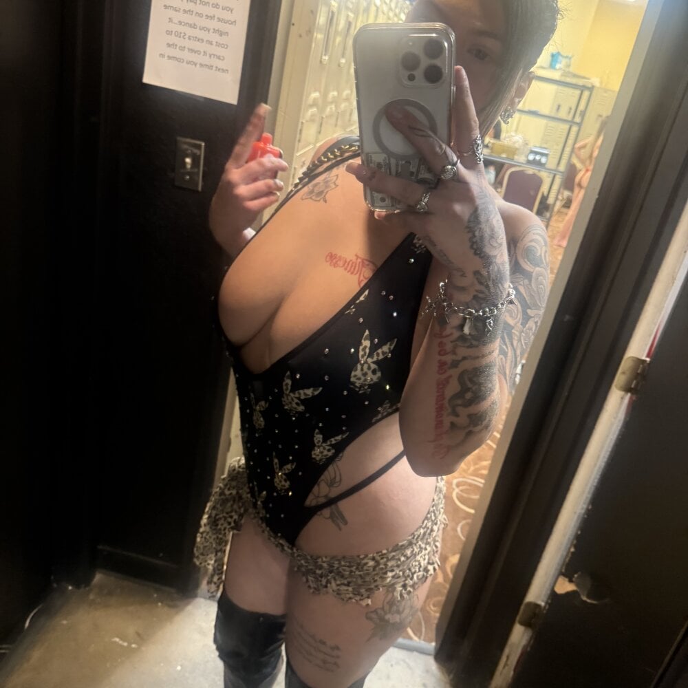 iluvcams.com sativaiva livesex profile in caucasian cams