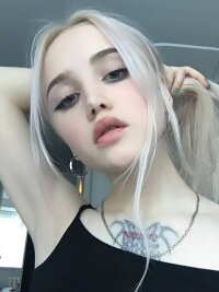 LaureBeno's Offline Chat Room