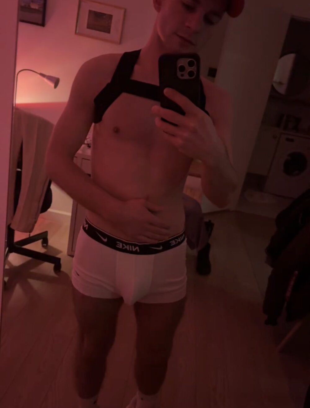 Maksim1907's Offline XXX Chat