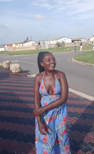 QUEENBOOBS23 on StripChat