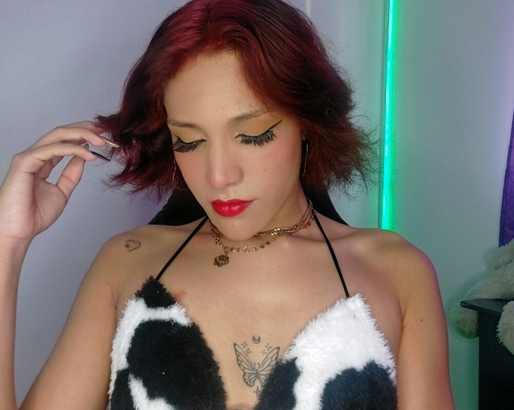 alexandra_lorens' Offline XXX Chat
