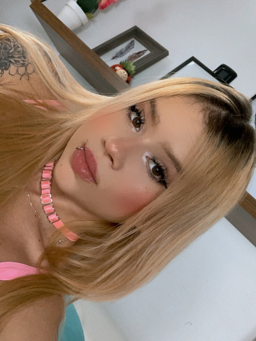 Kinky__Karo's Offline XXX Chat