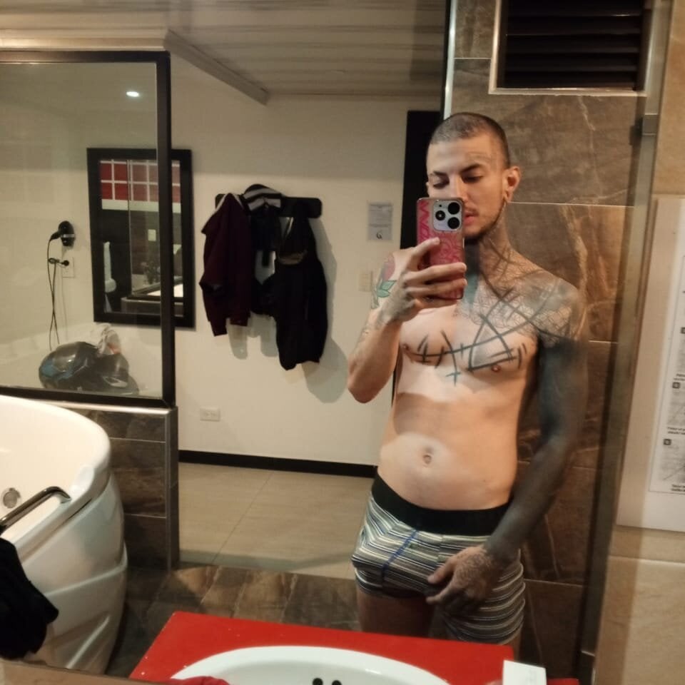 sauceboyz94 from stripchat