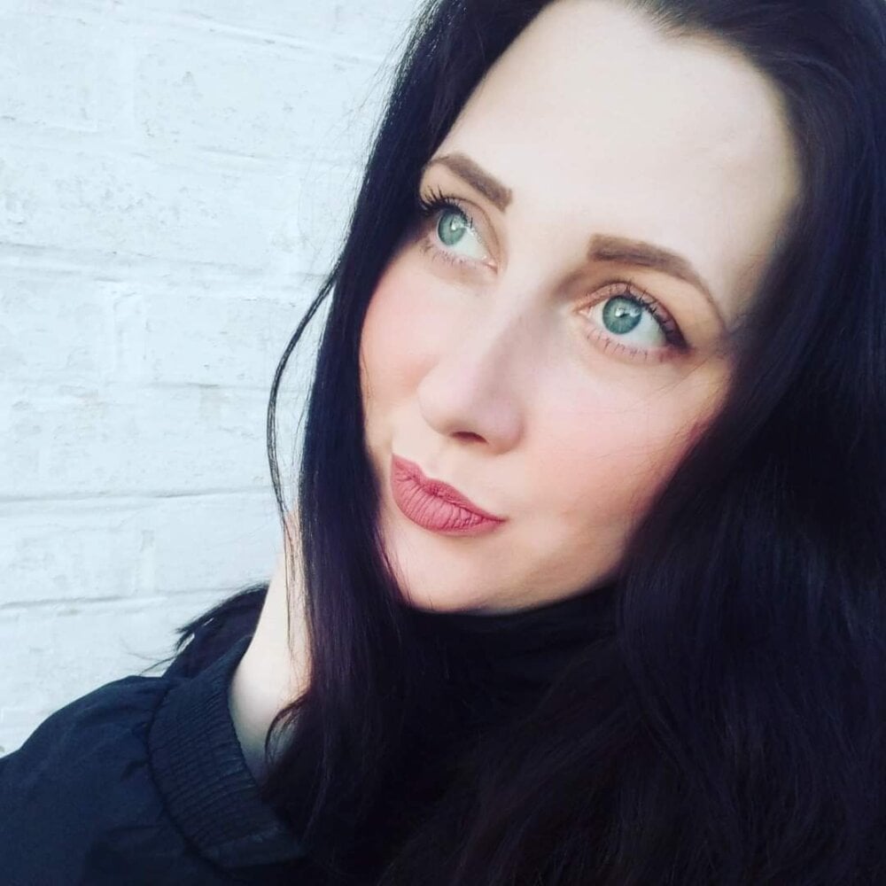 amber_claark's Offline Chat Room