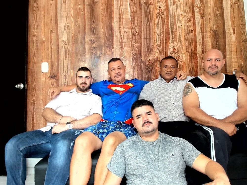 dirty_bears 🌘 webcam