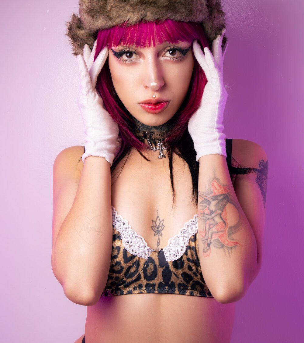 raiinbowdoll from stripchat