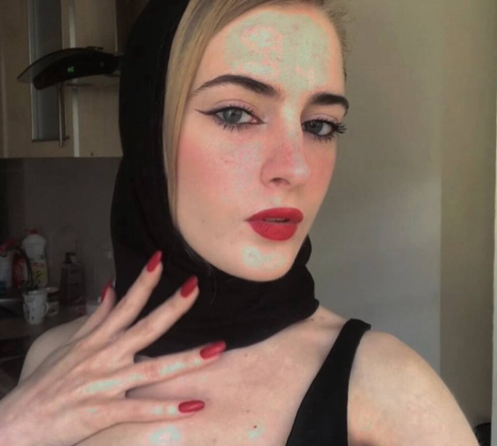 elivecams.com elviatengwall livesex profile in green-eyes cams