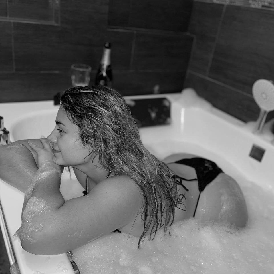 sexcam-girls.com taylor_smiith1 livesex profile in large-tits cams