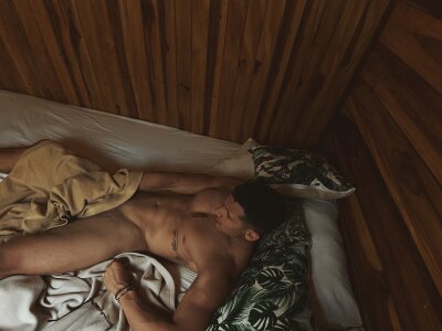 travis_bakerr from stripchat
