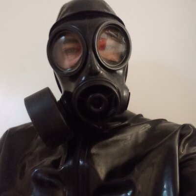 rubber_latex_boy from stripchat