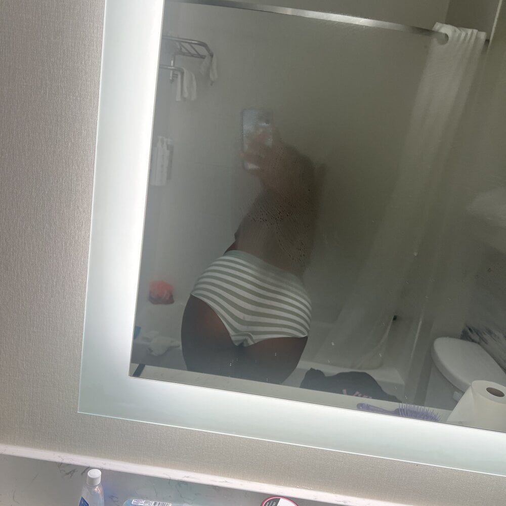 stripchat golden-peach webcam profile pic via webcam-sexe.net