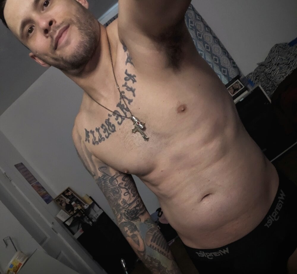 wickeddlover0128's Offline XXX Chat