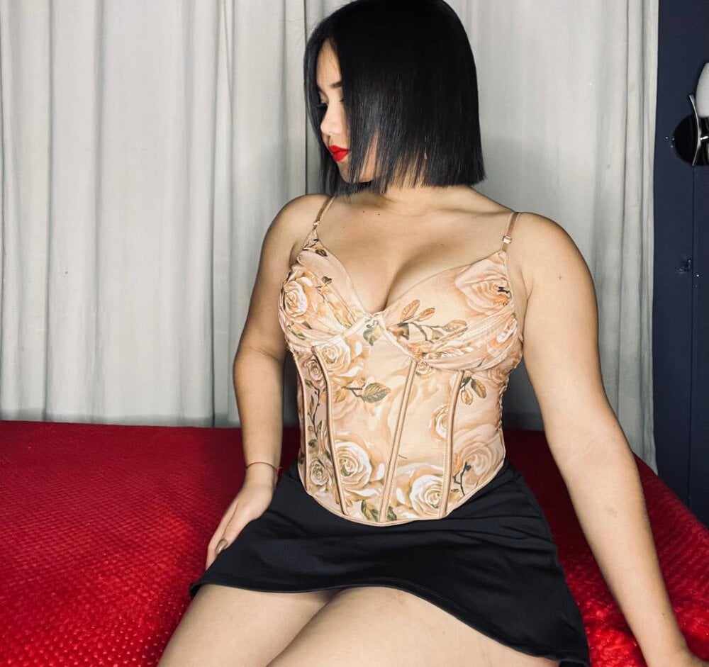 onaircams.com loliitabennett livesex profile in english cams