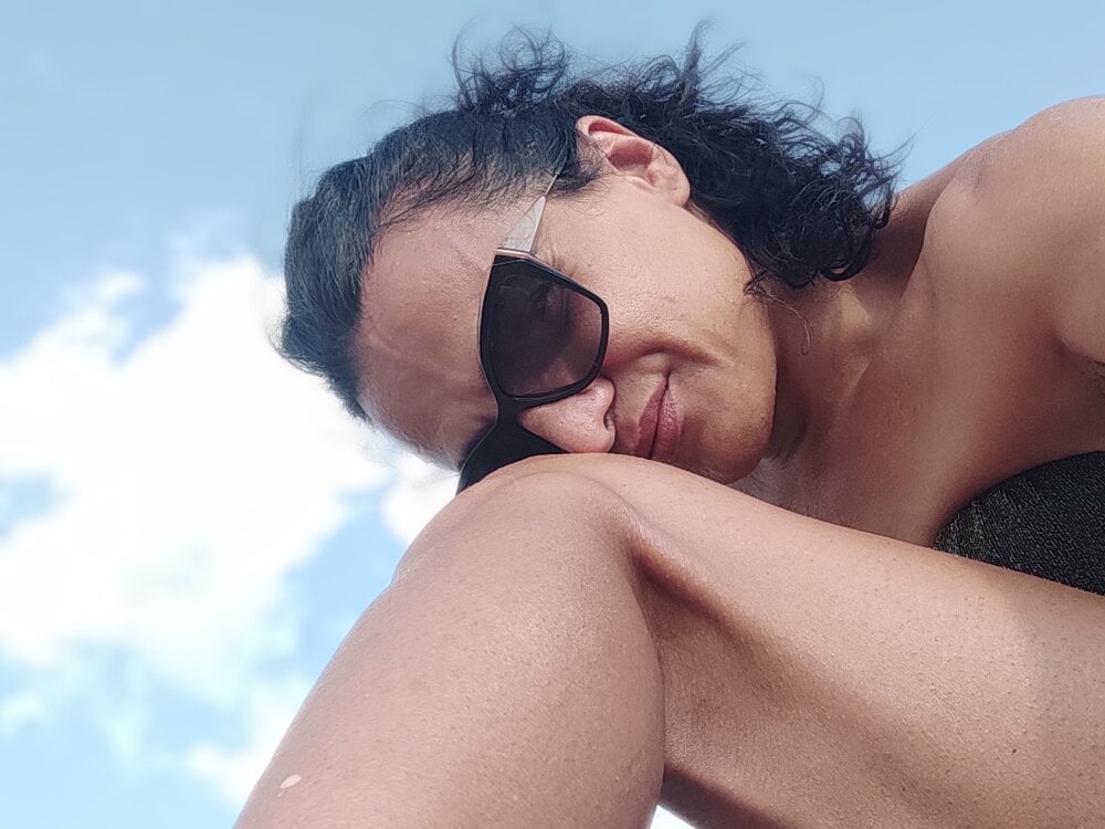 Live sex webcam photo for AltheaTrans79 #289153642