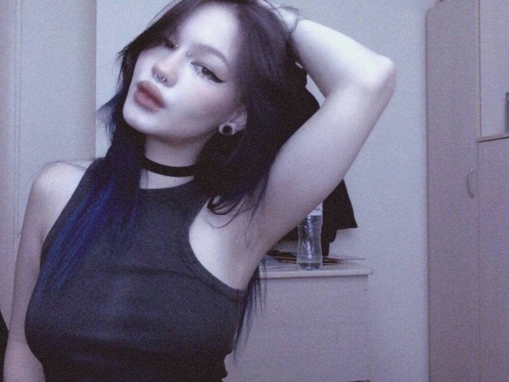 free6cams.com dieonisiaaaa livesex profile in or-not-to-jerk-thats-not-the-question-to-jerk cams