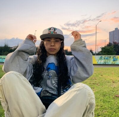 Megan12_b_