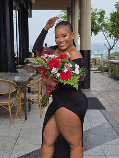 ThickTemptress18