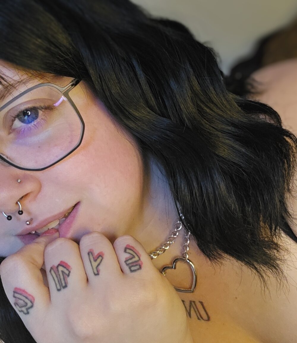cute_aggro_gamer_girl's Offline XXX Chat