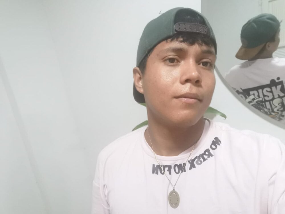 javi_bonnet from stripchat