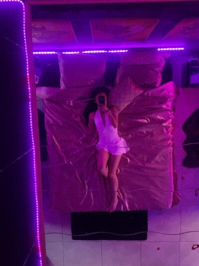 skinny_lola Live Cam on StripChat