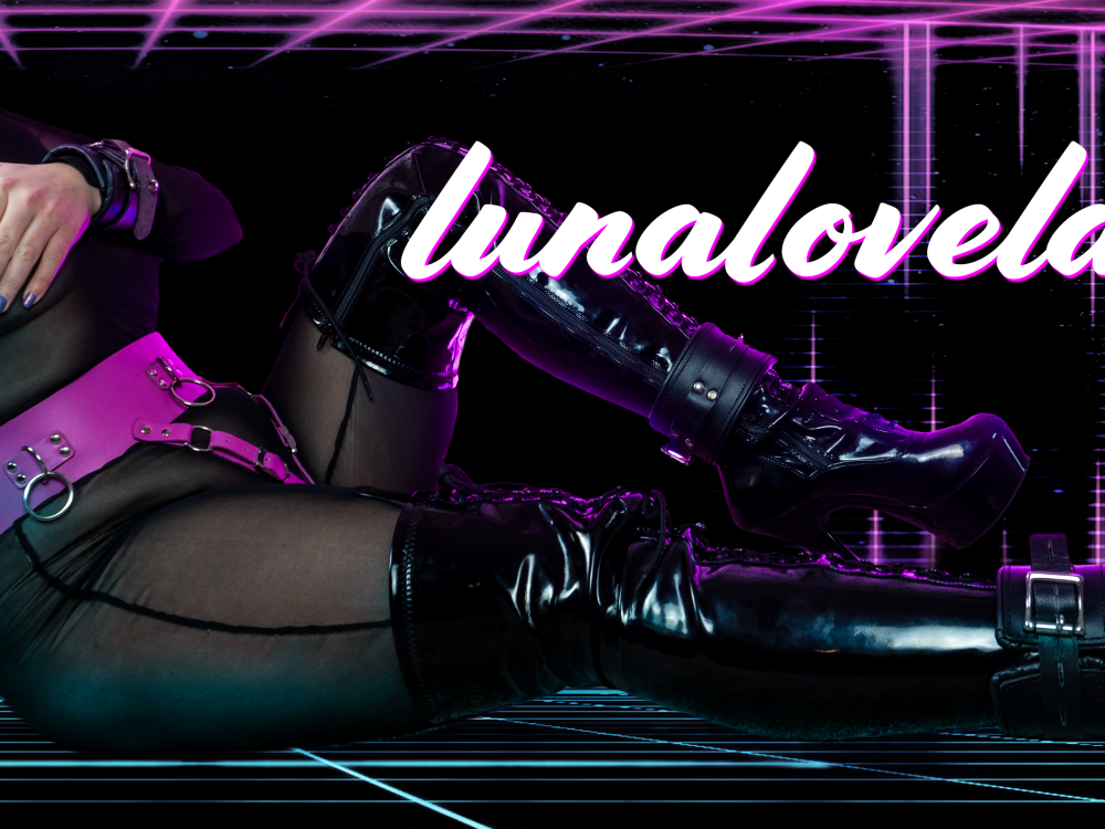 luna_love_lace live cam model at StripChat