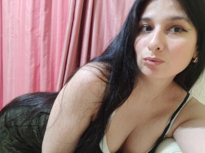 Bigyummmzul on StripChat