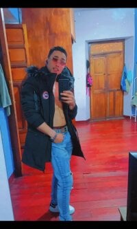 EmilianotuPapiRico's webcam live show