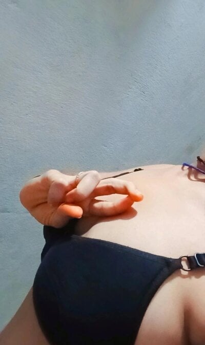 Barkha_Beri Female Newpetite Free Cam Striptease