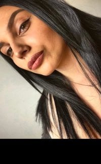 Sofia_Gucci_XXX's Offline Chat Room