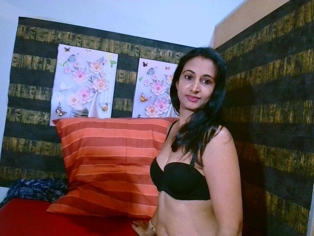 Indian_brown_eyes69 live cam model at StripChat