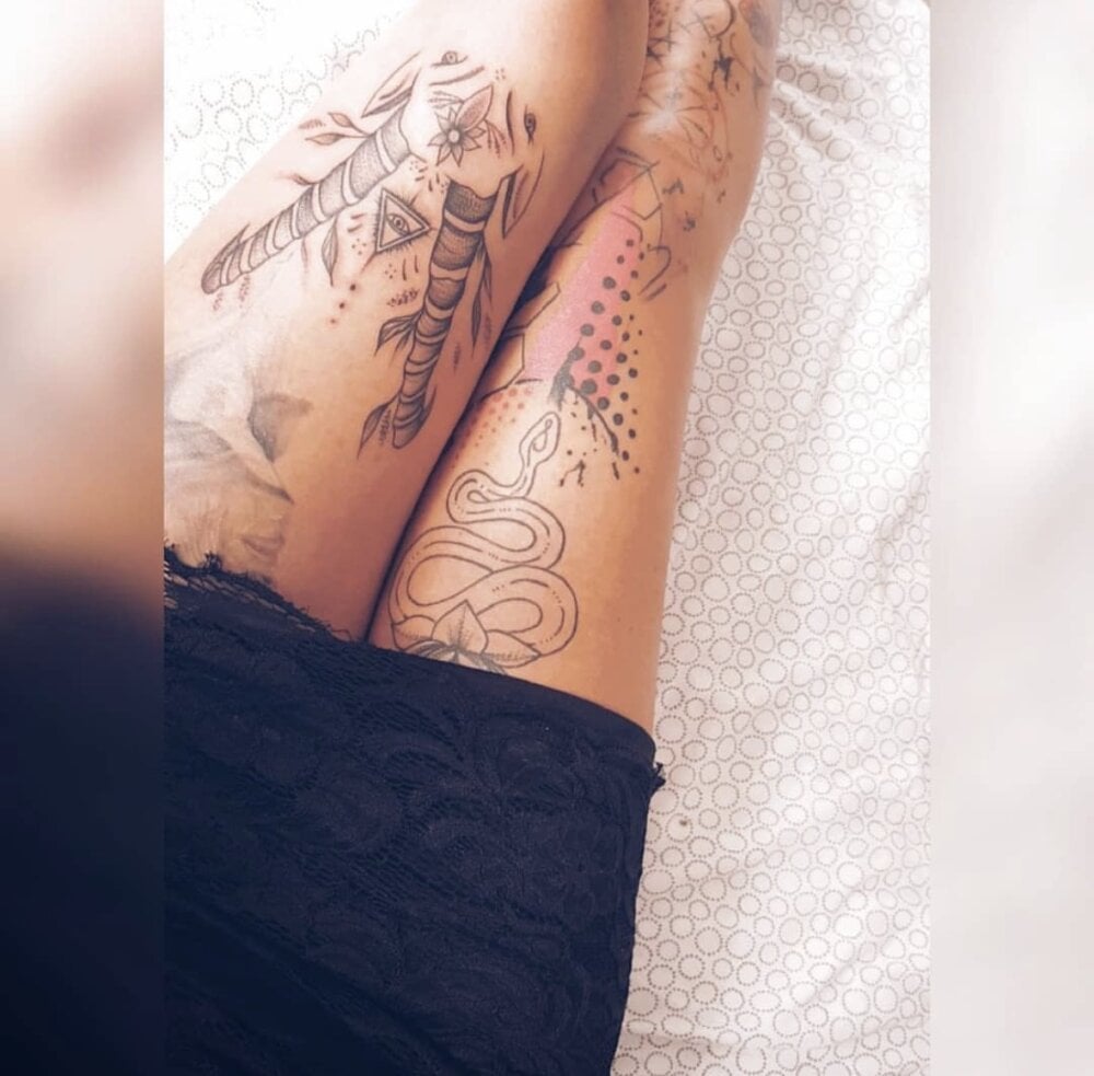 iluvcams.com vinique99 livesex profile in somewhere-where-a-lot-of-love cams