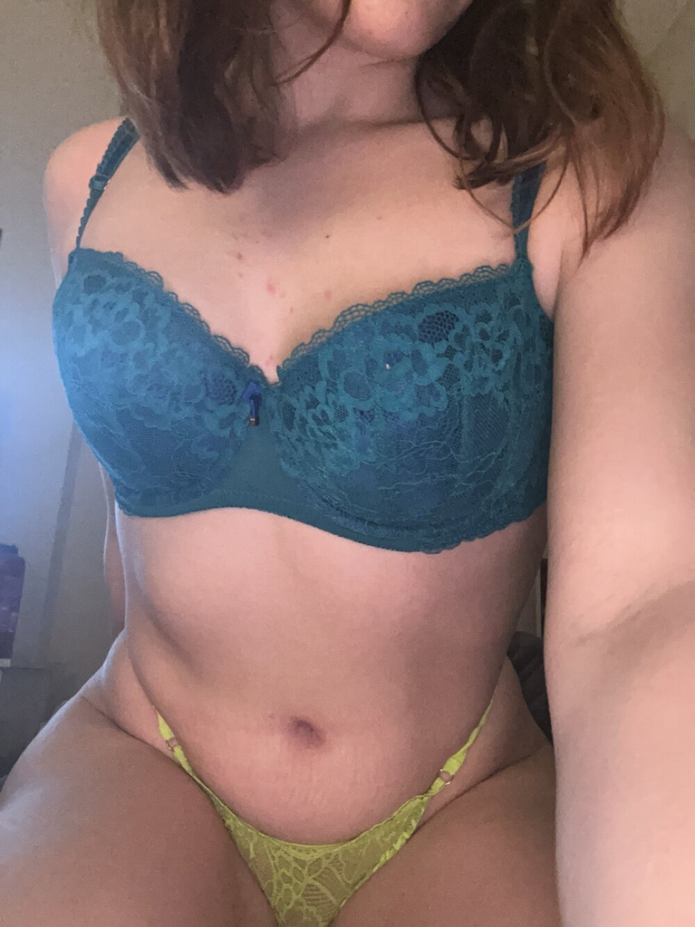 CARLY_19 profile