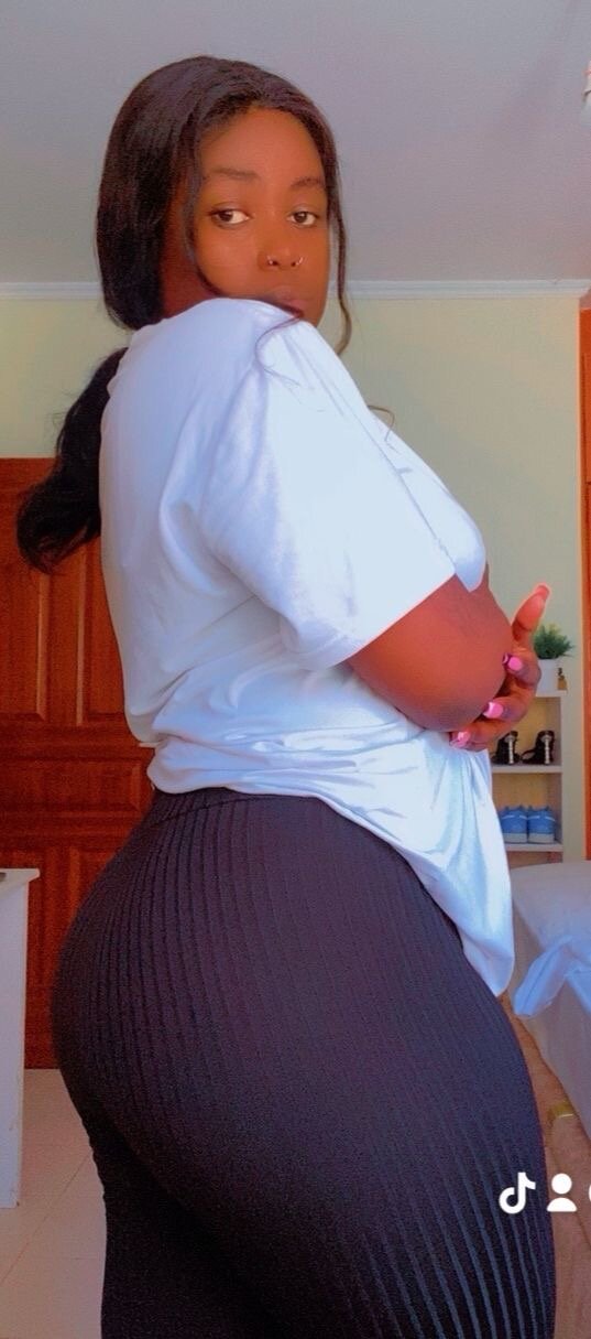 Hornyy-emilieee