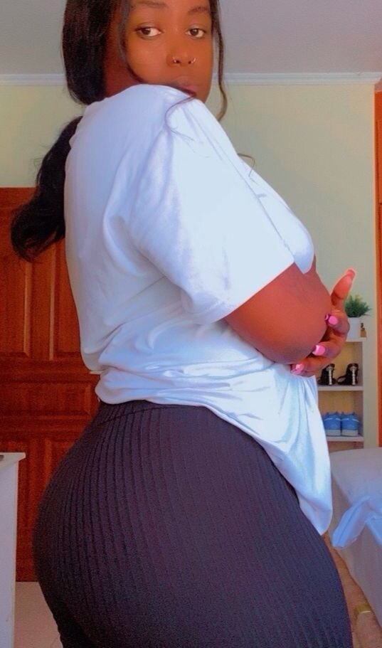 Hornyy-emilieee