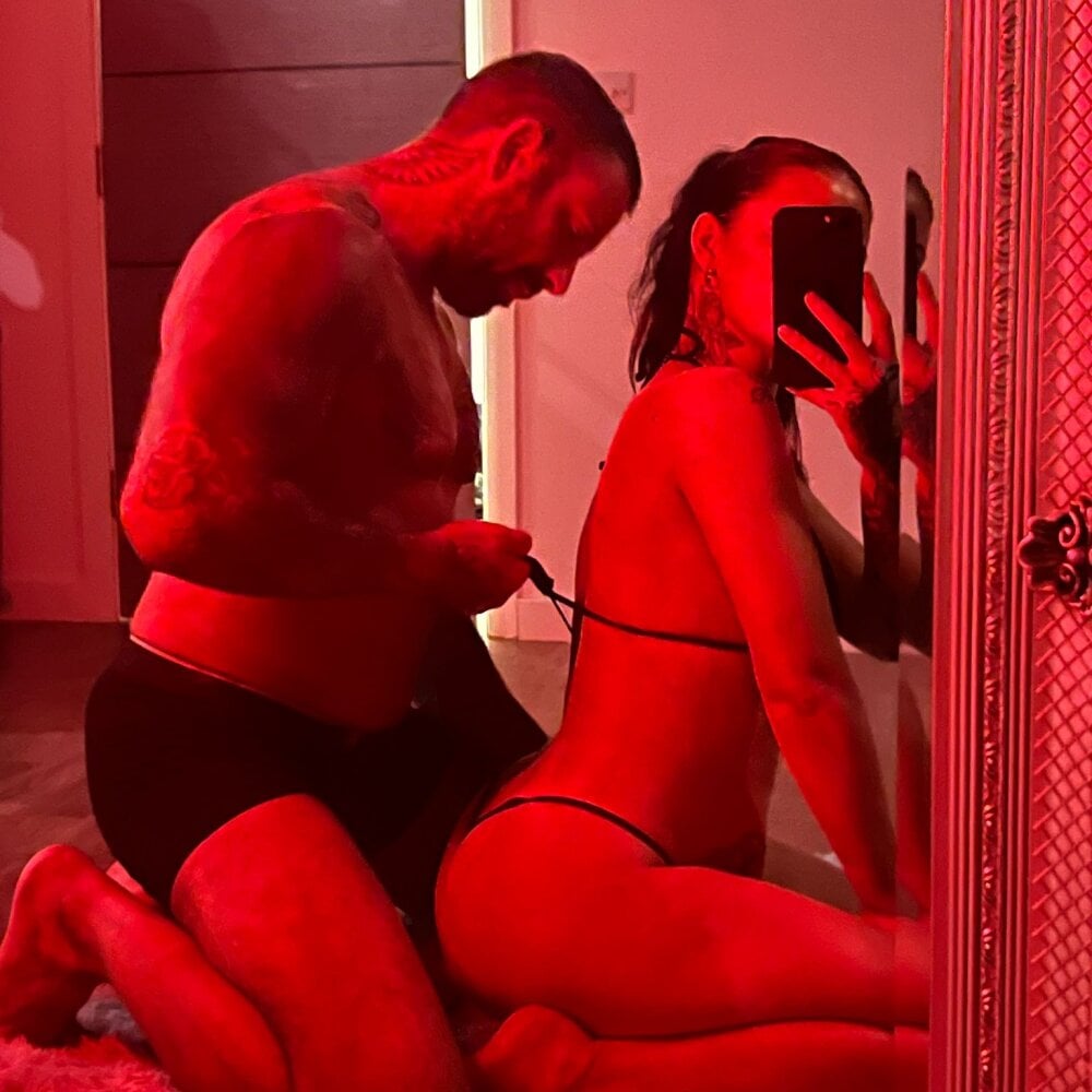 Charliefuckscam live cam model at StripChat