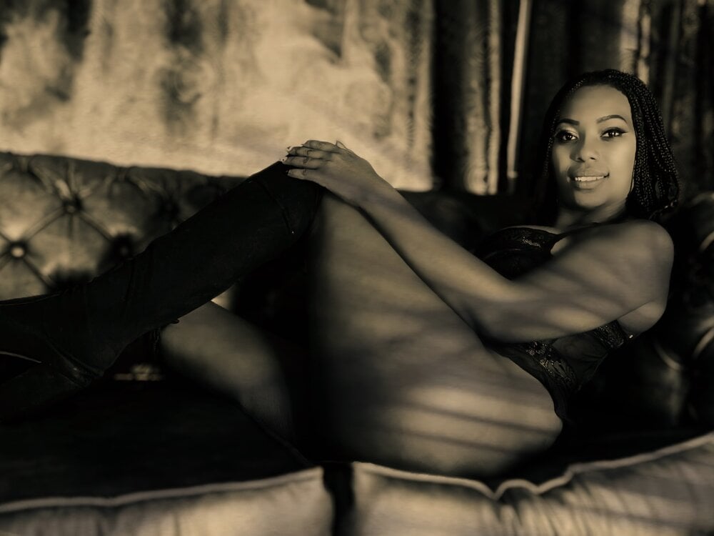 Live sex webcam photo for Sara_Marks #290000670